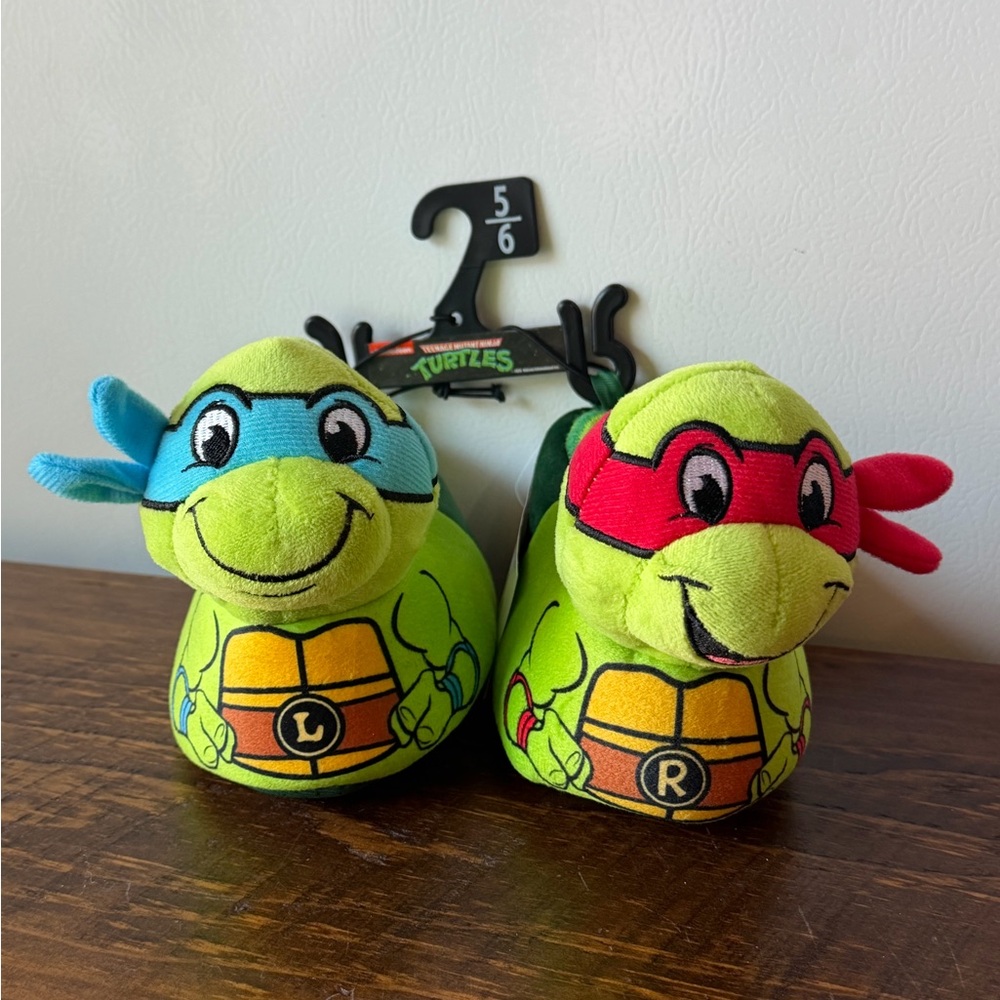 NWT Teenage Mutant Ninja Turtles Slippers Size 5/6